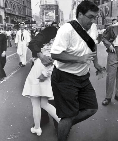  Sailor kissing a woman in Times Square after hearing Japan surrendered effectively ending World War II