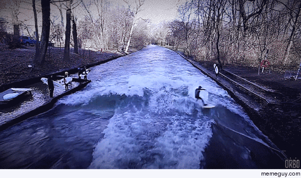 Canal surfing in Munich Christmas eve 