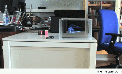 Device that creates holographic images