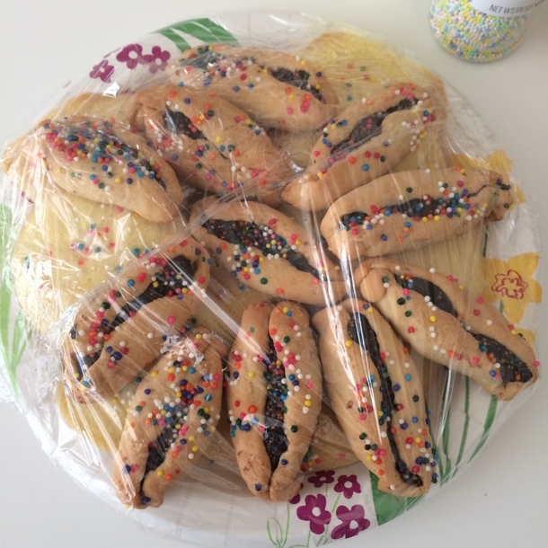 I didnt have the heart to tell my grandma her cookies looked like vaginas