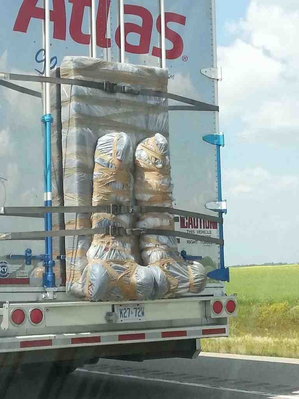 I wonder what hes hauling