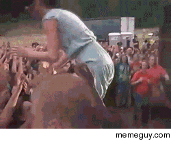 Katy Perrys first and last attempt at crowd surfing