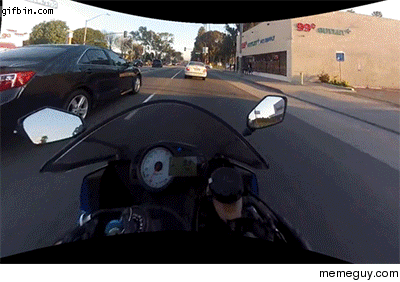 Motorcycle avoids multiple crashes