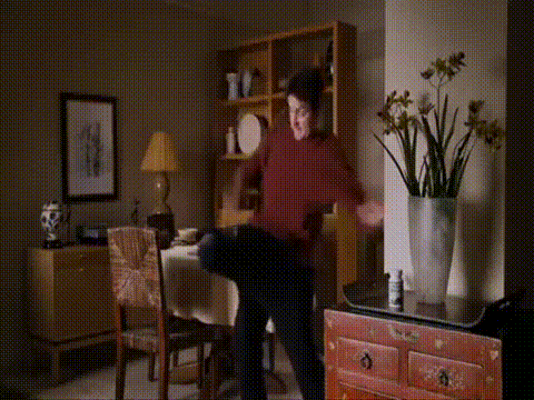mrw-i-see-a-hot-girl-in-yoga-pants-at-a-family-reunion-61995.gif