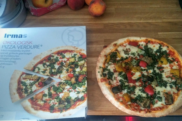 Organic frozen pizza from Danish grocery store Irma
