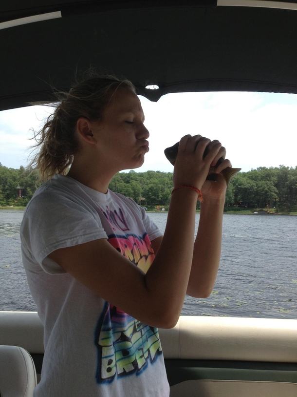 Pic #1 - My sister tried to kiss a fish