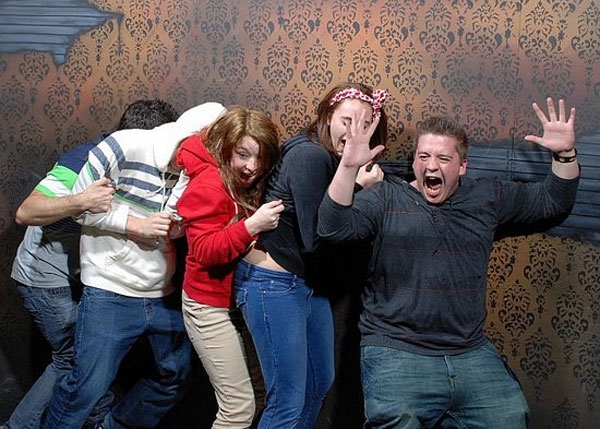 Pic #5 - A Haunted House Snaps Photos of people At The Scariest Moment Of The Tour