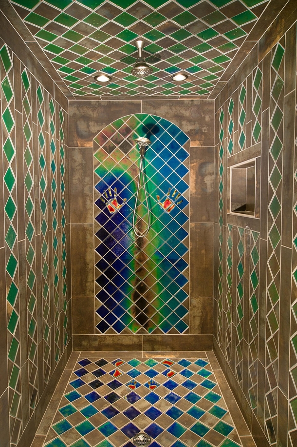 Shower with heat-sensitive tiles xp rRoomPorn fixed