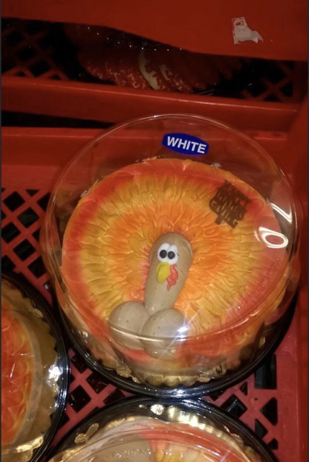 Store attempts to make a turkey cake for thanksgiving
