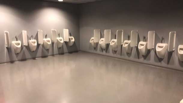 The male restroom at the Arianna Grande concert in Amsterdam right now
