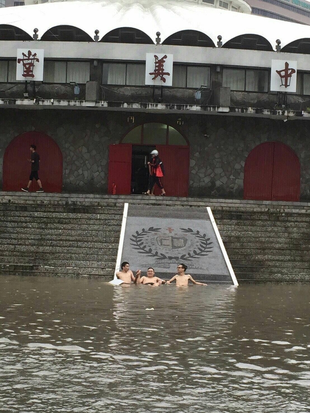 These guys took a nice dip while classes are cancelled because of flood in my campus