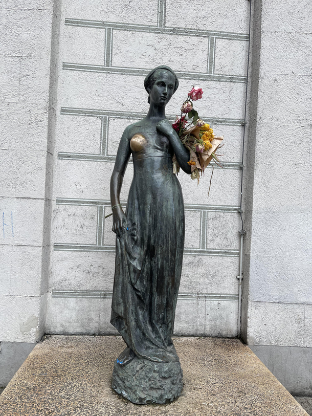 This fantastic statue in Munich