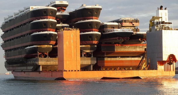 This is a ship-shipping ship shipping shipping ships