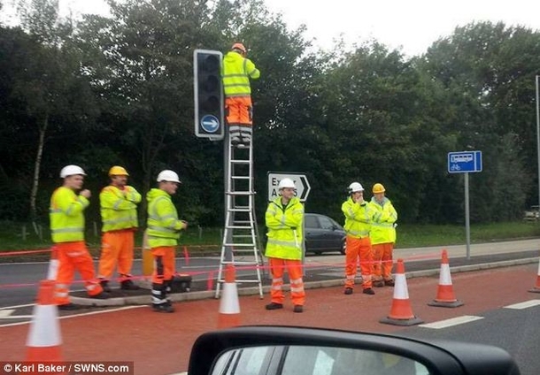 We finally have answer to one of the most important questions of all time - How many road workers does it take to change a lightbulb