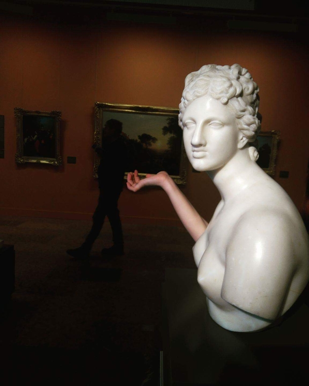 When youre at a museum and you are told to get off Reddit