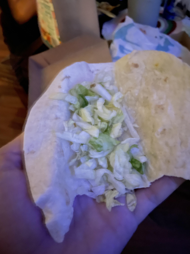 Yall we ordered uber eats taco bell and my friend was like i dont want this its too vegan for me and I KID YOU NOT WE DID NOT TAMPER WITH IT shit was just straight lettuce