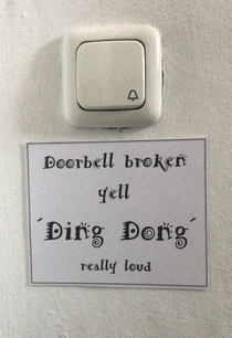 Broken doorbell at a neighbors place in Munich
