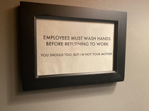 Clever hygiene sign