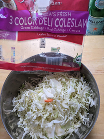 Coleslaw mix with carrot