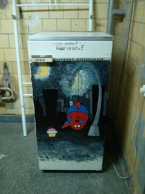Found this fridge with obese spidy in my dorm