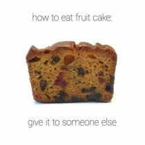 How to eat fruit cake