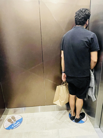 How to follow the signs while riding an elevator