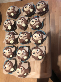 I made Gizmo cupcakes for work They all look derp and it took all weekend