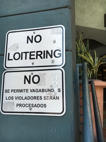 It would appear that Spanish needs to come up with a word for loitering