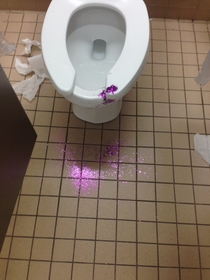 Looks like Keha got her period in the Walmart bathroom