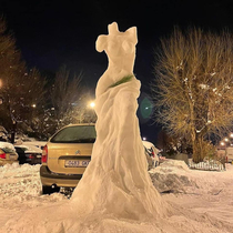 Meanwhile in Madrid someone sculpted the Venus de Milo out of snow