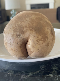 My potato has butt cheeks