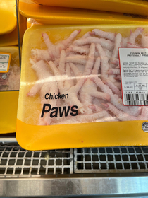 Never knew chickens had paws