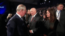 Prince Charles doesnt shake hands with Mike Pence