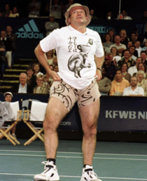 Robin Williams tries to scare the opponents during the  Mercedes-Benz Cup at the UCLA Tennis Courts