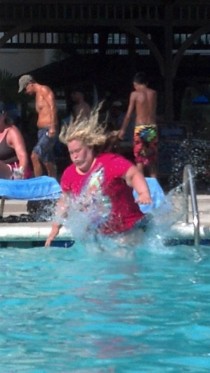 So Honey Boo-Boo is Staying at the Same Resort as My Sister and She Captures an Epic Photo of the Mom Falling into the Pool