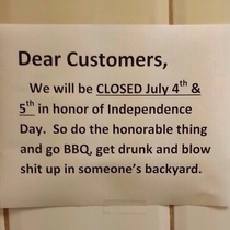 Store closed for th of July sign