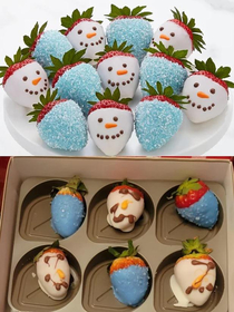 These smiling snowmen strawberries