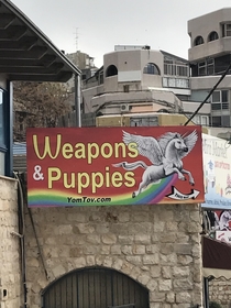 They really know how to appeal to Americans in Israel