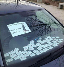 This car owner tries to taunt the traffic wardens