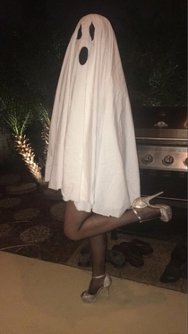 This sexy ghost costume