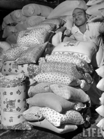 When they realized women were using their sacks to make clothes for their children flour mills of the s started using flowered fabric for their sacks 