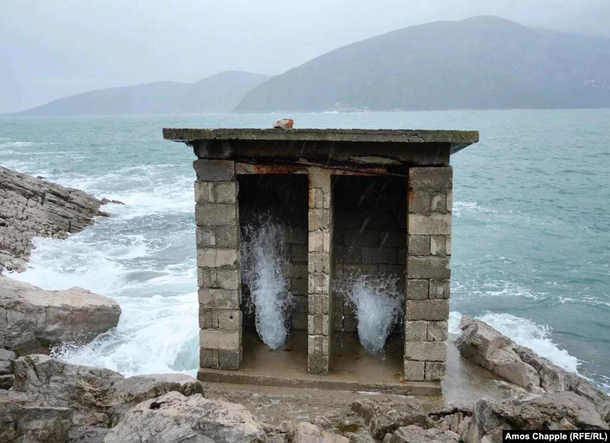 A bidet on the coast