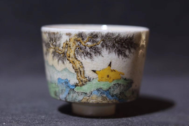 A ceramic artist who likes Pokmon I painted Pikachu on the ceramic teacup
