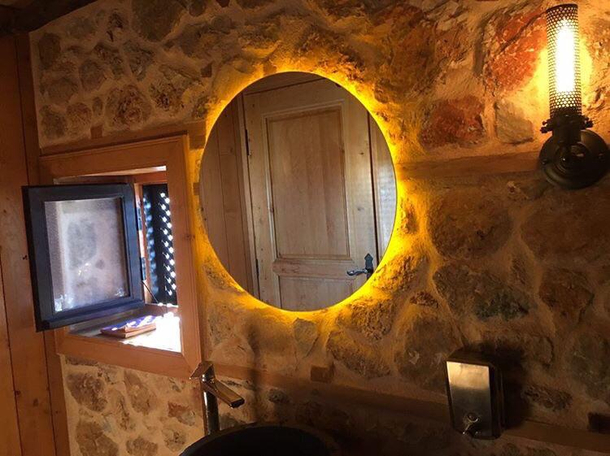 A mirror or a portal