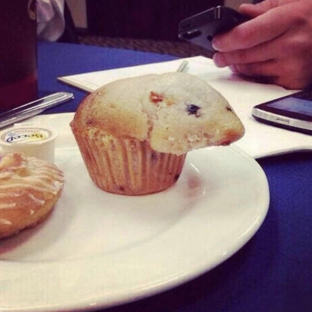 A muffin that looks like a hamster