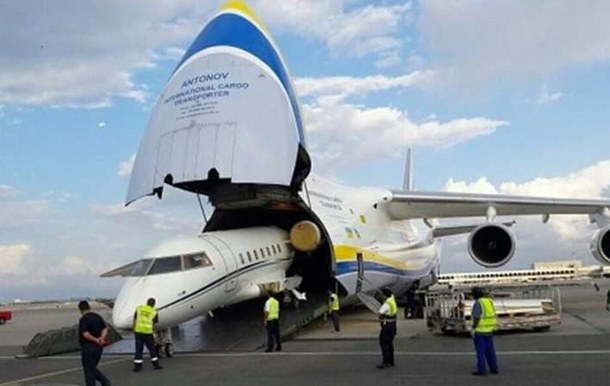 A very safe plane delivery in open field without caesarean