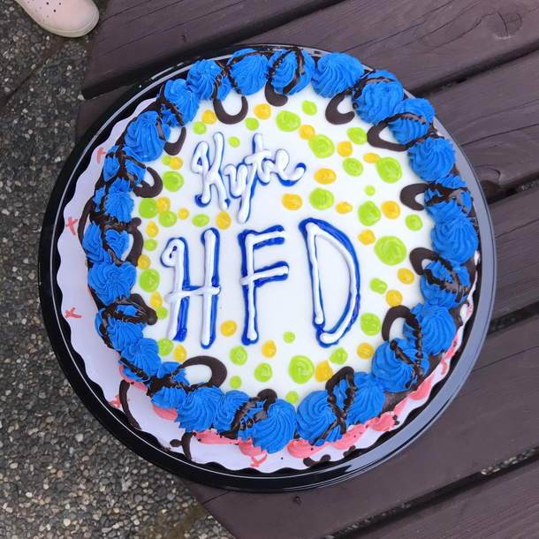 Asked for a Happy Fathers Day cake with a picture of a kite on it Dairy Queen had an interesting interpretation