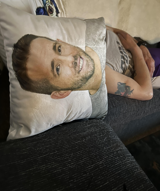 BF loves RR and this stupid smug pillow