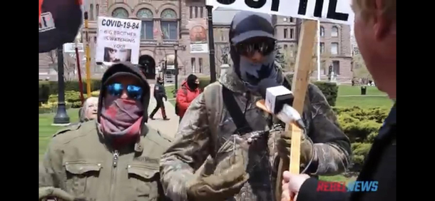 Canadian reporter uses miniature hockey stick as microphone handle