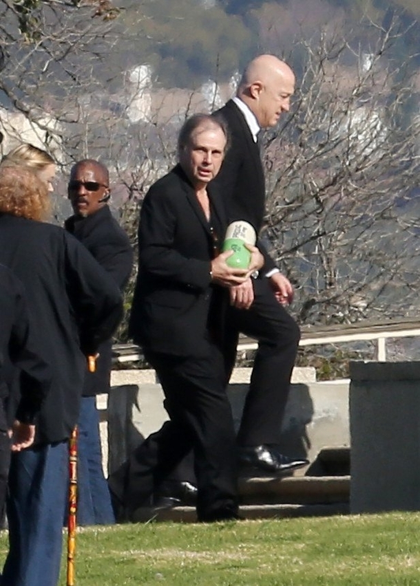 Carrie Fishers urn is shaped like a large Prozac pill